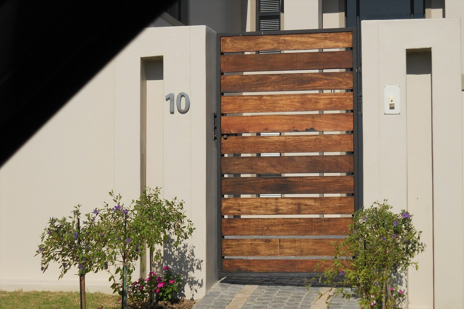 10 desain pagar kayu minimalis untuk rumah terlihat lebih ...