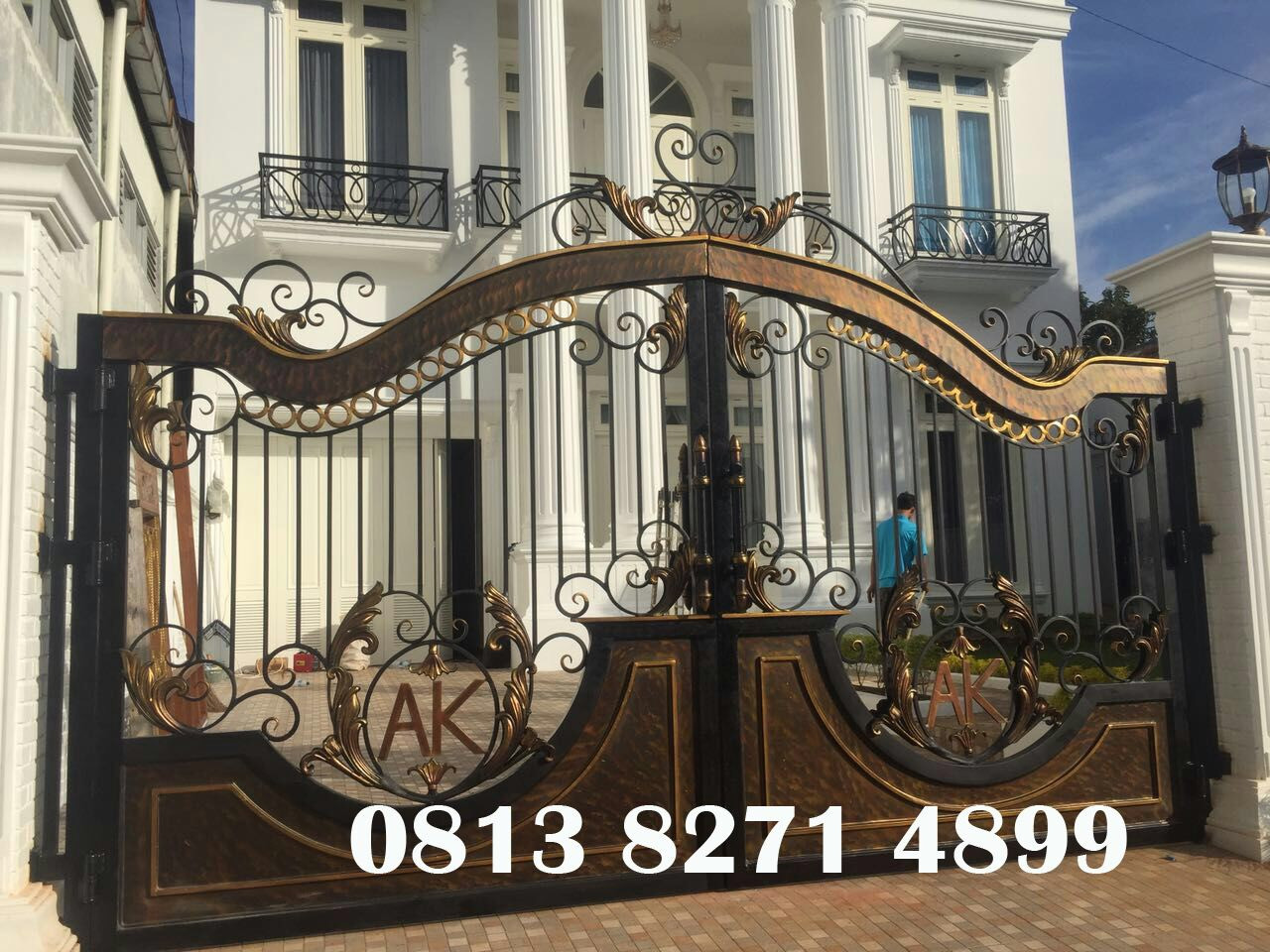 pintu gerbang pagar balkon besi tempa klasik mewah elegan