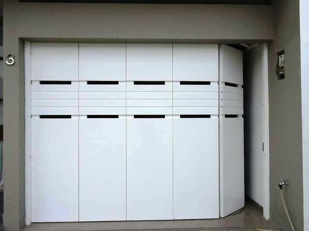 model pintu garasi minimalis dari kayu furniturumah