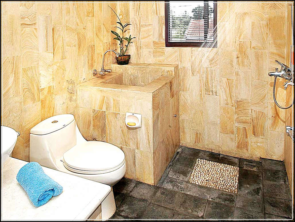30 desain kamar mandi minimalis nuansa alam dengan batu