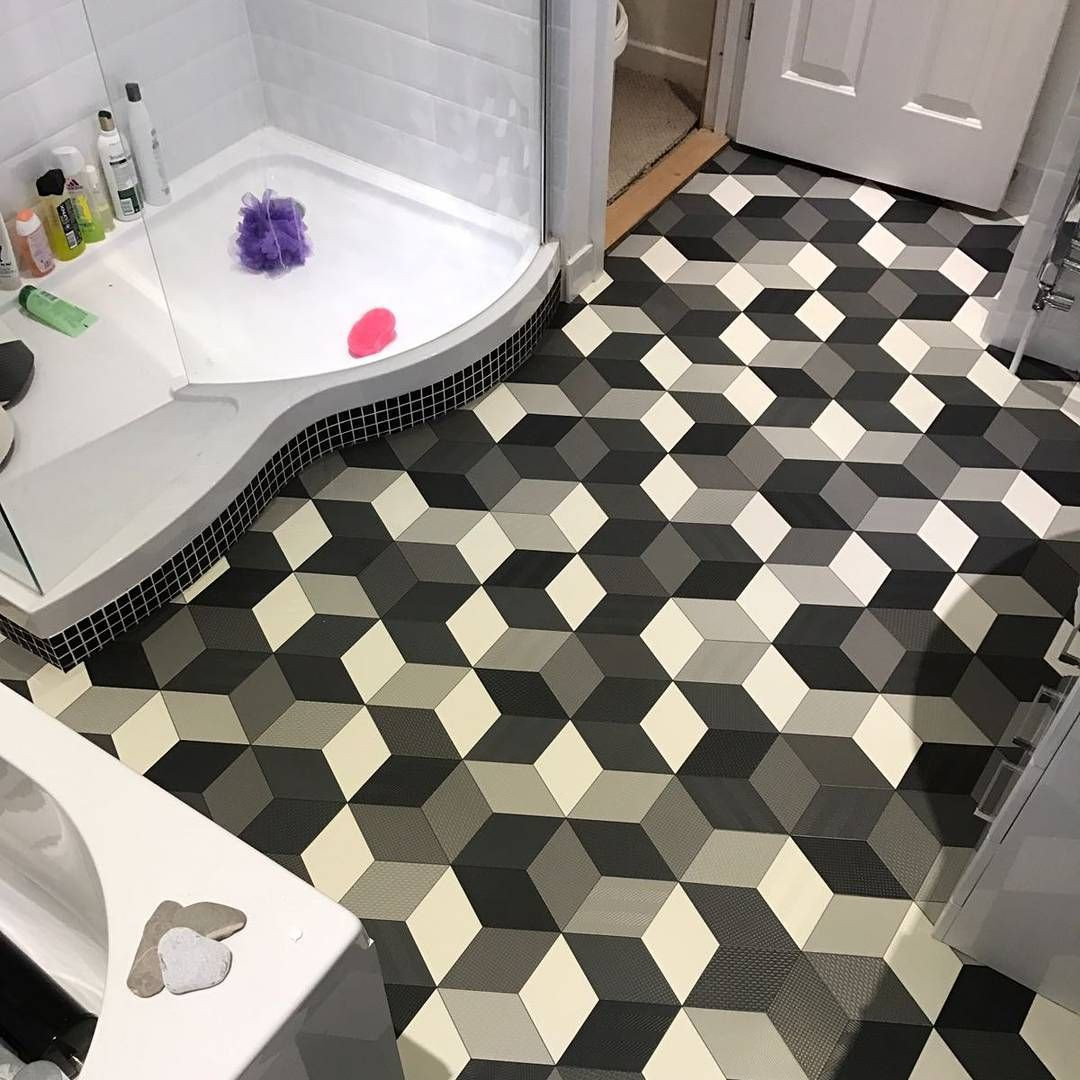 keramik lantai kamar mandi hitam putih