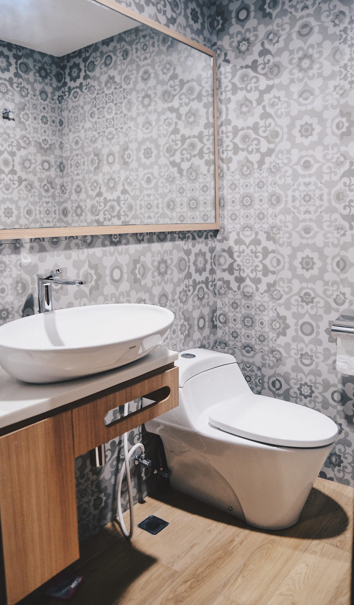 22 inspirasi desain kamar mandi minimalis kecil sederhana