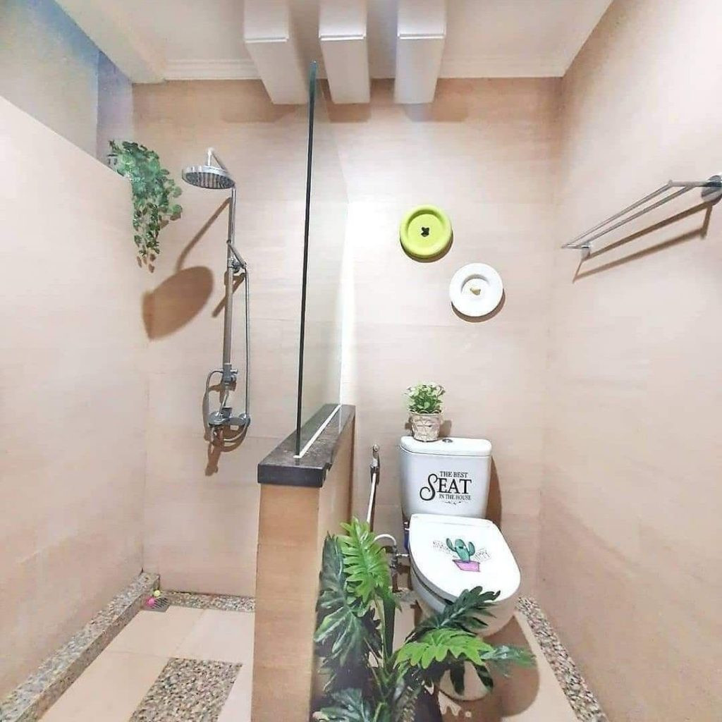 10 desain kamar mandi minimalis dengan kloset jongkok dan