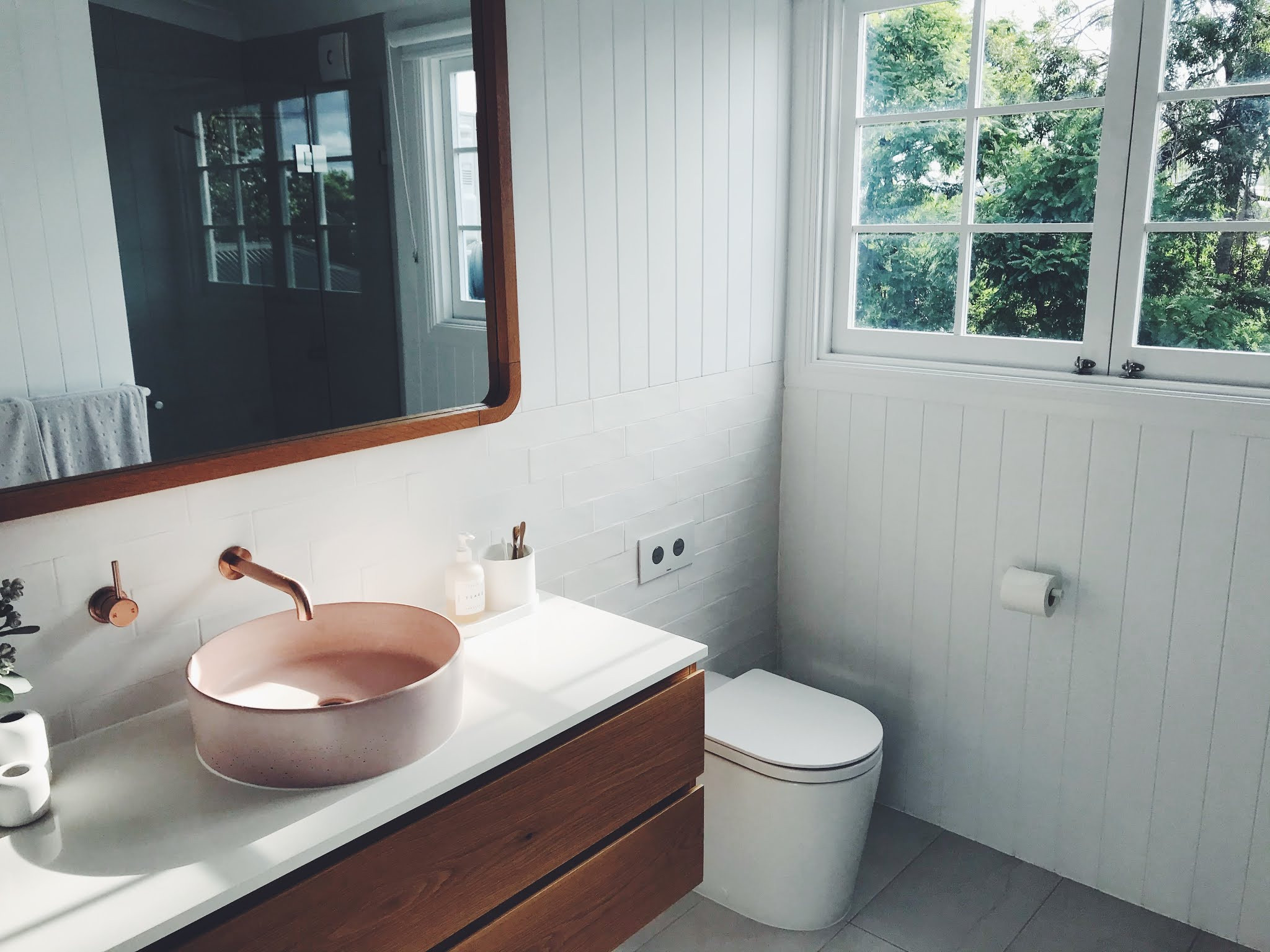 10 desain kamar mandi minimalis modern dengan kloset duduk