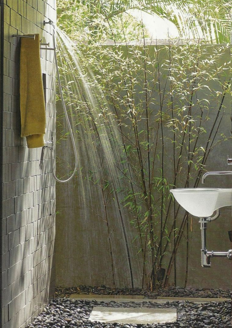 10 desain kamar mandi outdoor, nuansa alam nan segar di ...