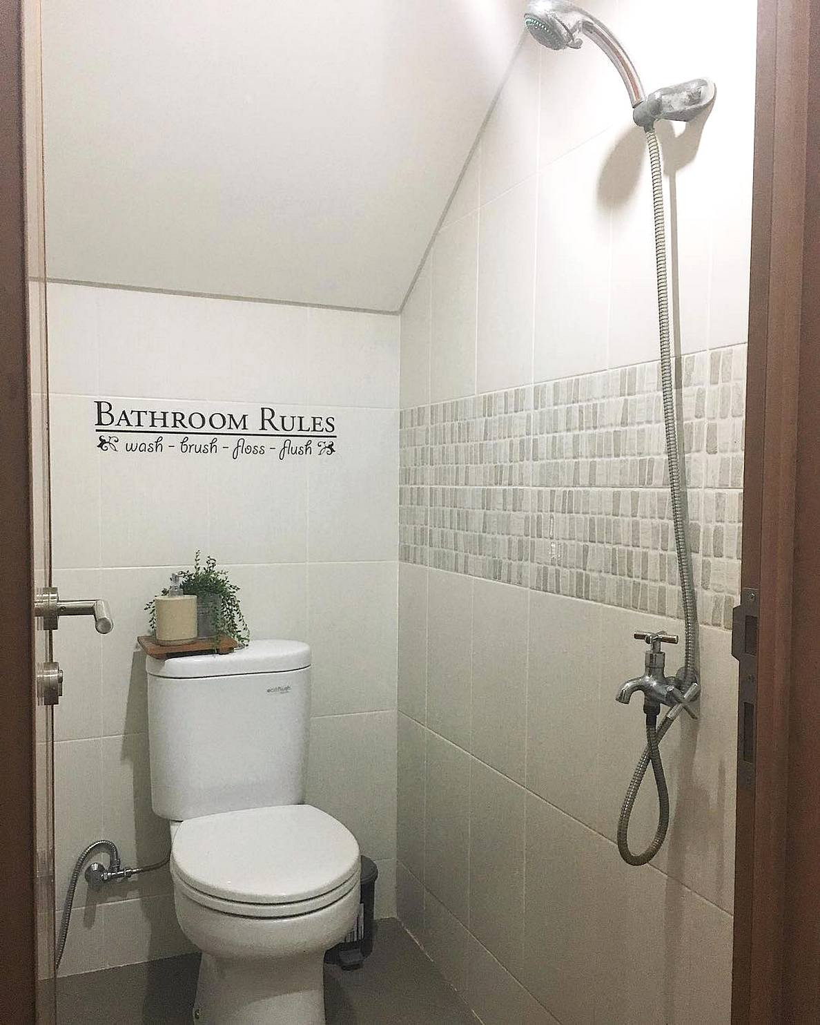 29 model kamar mandi sederhana minimalis terbaru 2018
