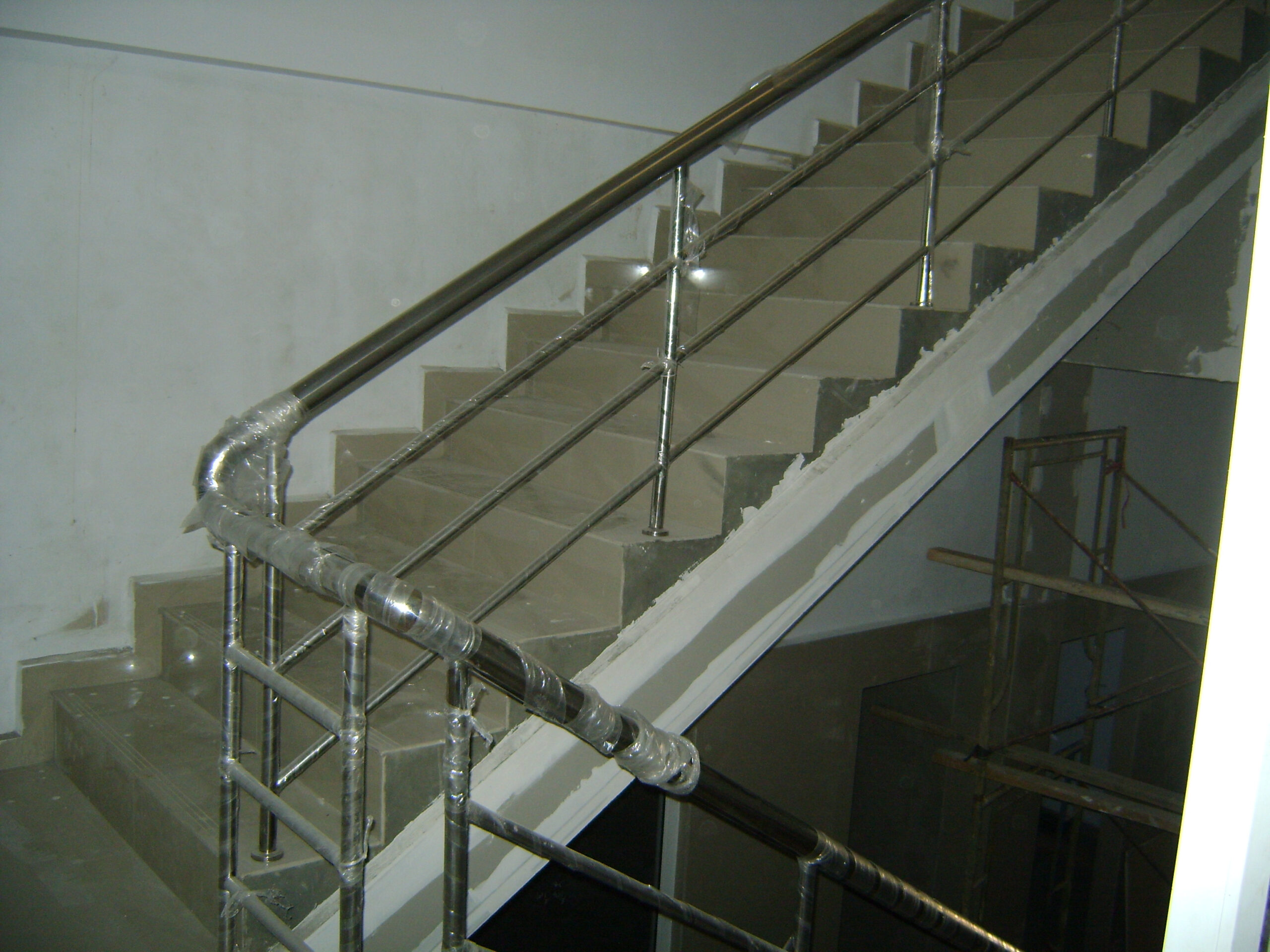 railing dapat berfungsi sebagai salah satu pengaman pada rumah
