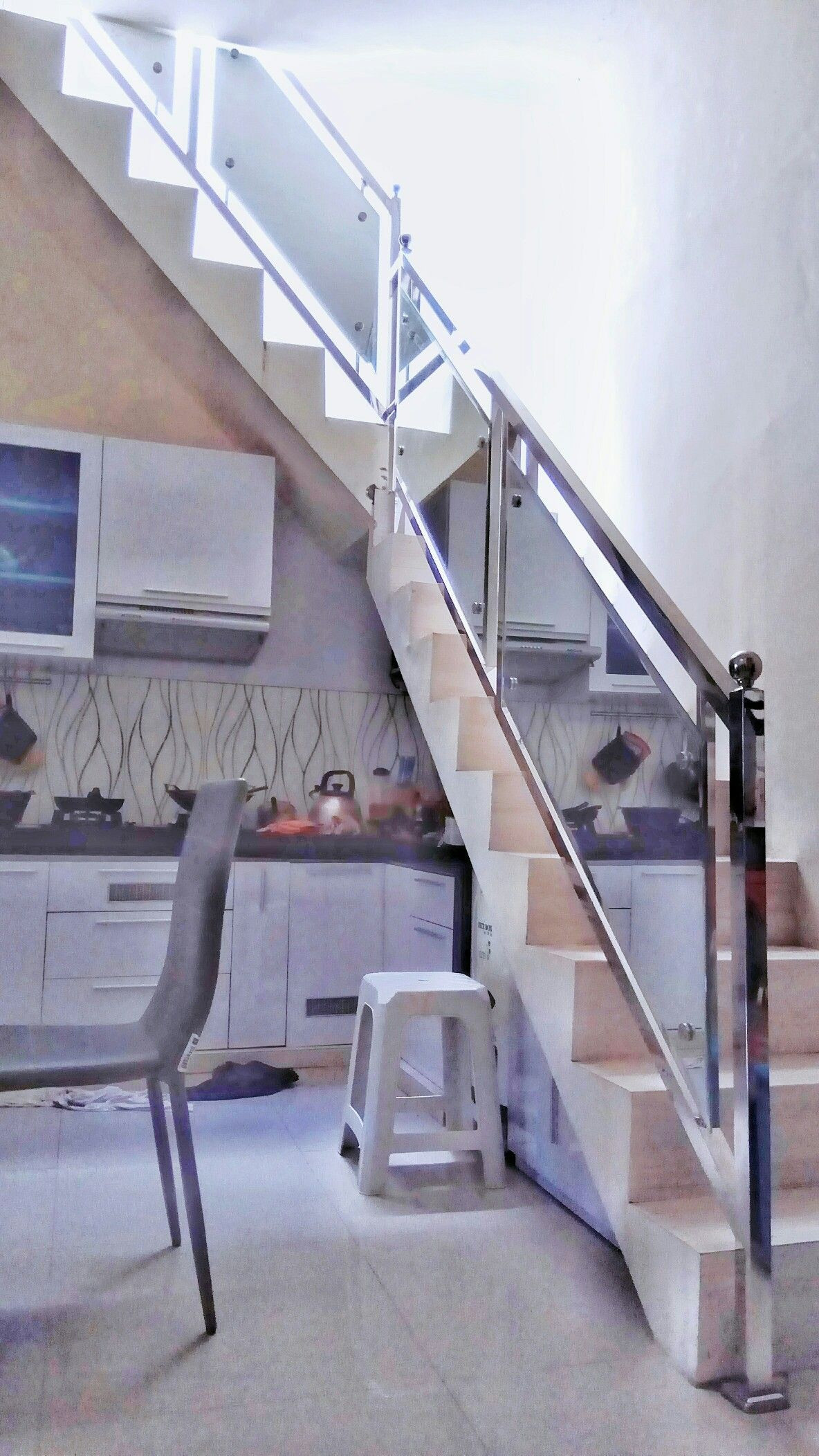 gambar railing tangga stainless steel desain rumah idaman